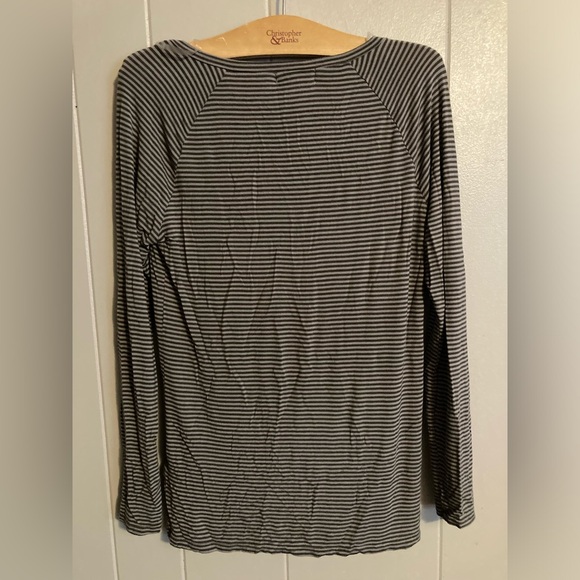👚(bundle 4 items w/👚for $16) 2 toned gray pullover - Picture 4 of 7